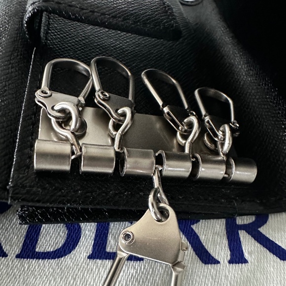 Burberry Key Holder with 5 key rings - Picture 9 of 15